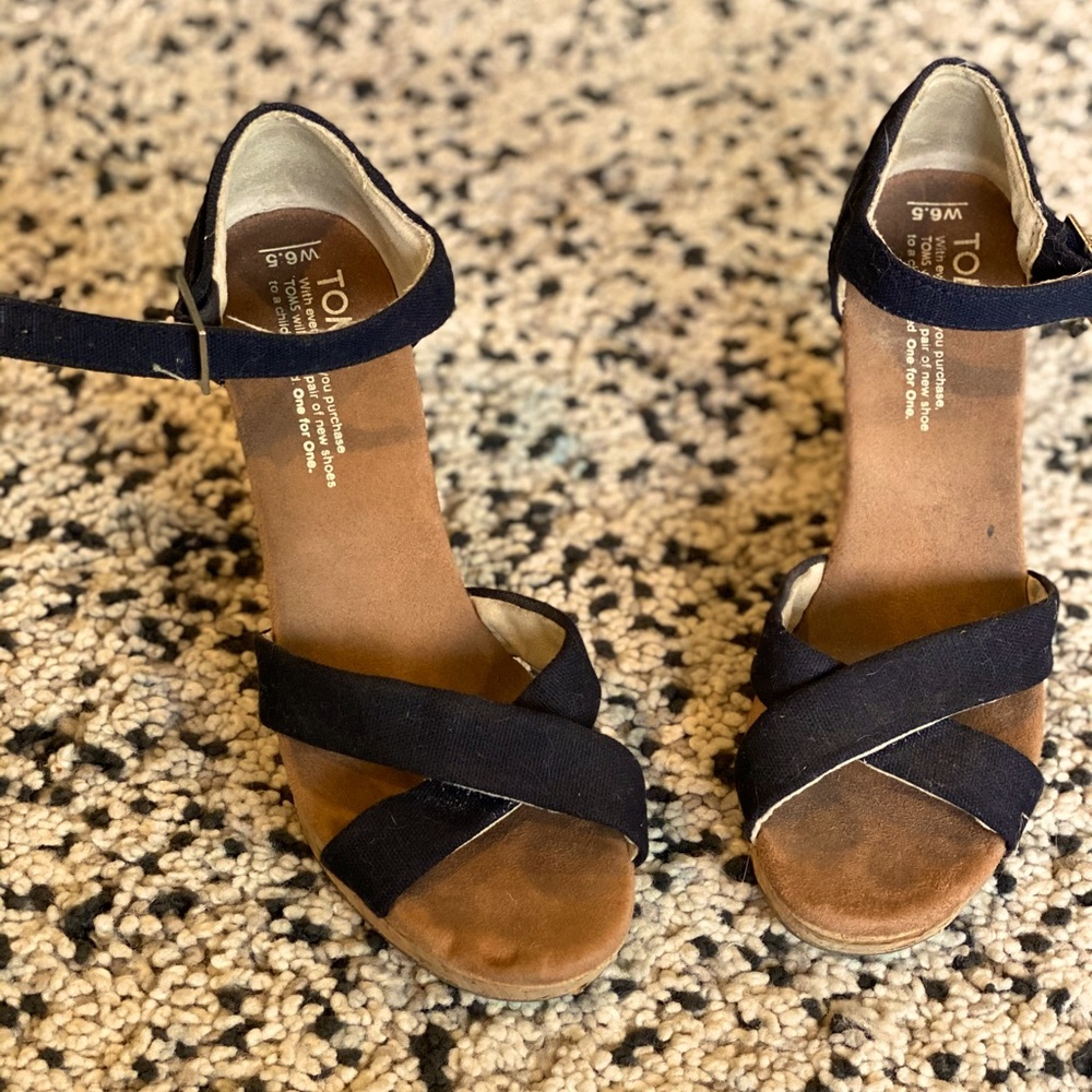 Women’s TOMS black heels